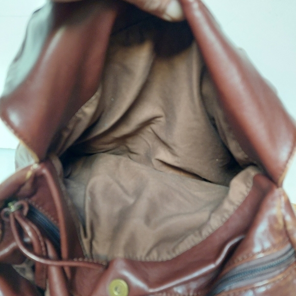 Bentley Leathers "Cargo" Shoulder Bag - Picture 11 of 16